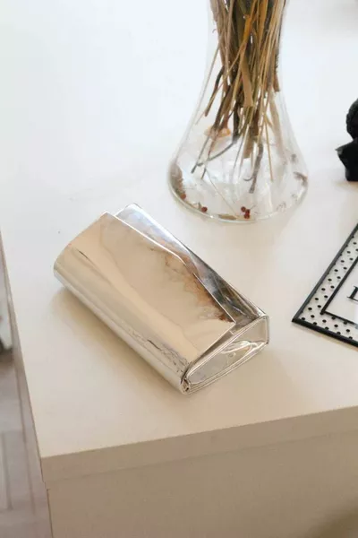 المرأة براءات الاختراع والجلود الفضة البسيطة مربع حقيبة الكتف