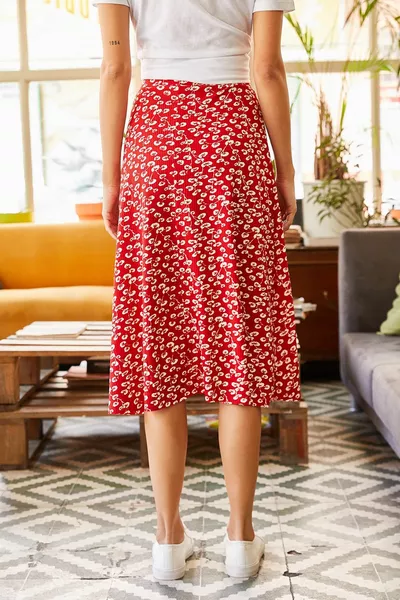 Дамска червена пола с розова пъпка 