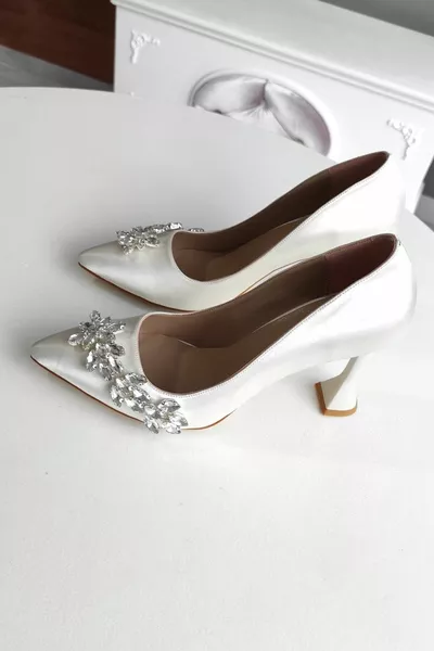 Parelmoer Satijn 9cm Champagne Hak Ster Steen Accessoire Avondjurk Stiletto Damesschoenen