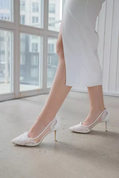 نسائي الدانتيل الأبيض مطرزة أحذية الزفاف