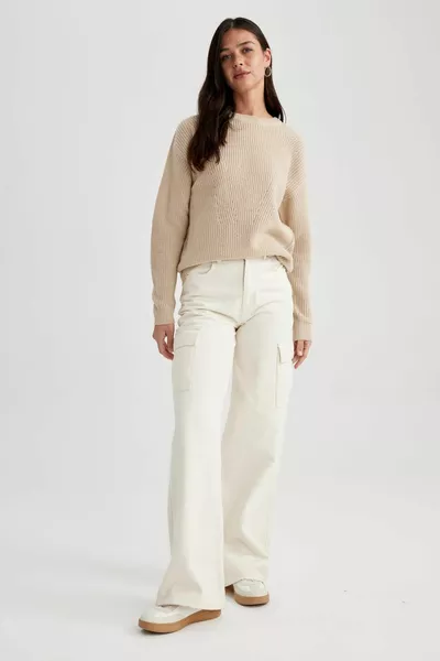 Основен плетен пуловер с кръгло деколте wn