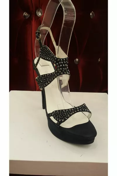 حذاء نسائي أسود