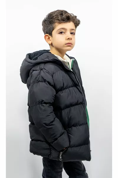 Водонепроницаемое и ветрозащитное внутреннее плюшевое плюшевое толстое фиксированное черное детское пальто с капюшоном для мальчиков