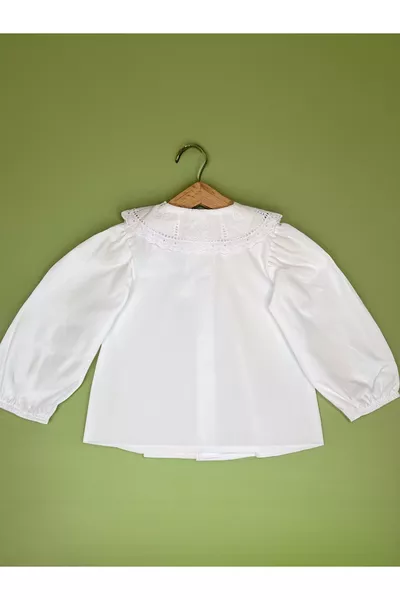 قميص فتاة بأكمام طويلة وبياقة بيبي