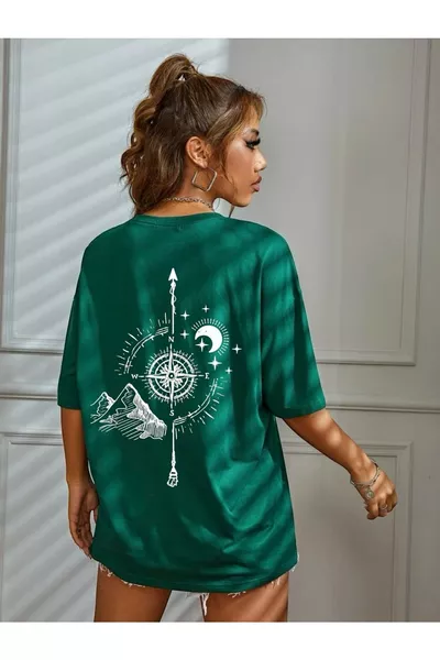 قميص رجالي ونسائي واسع مطبوع عليه بوصلة