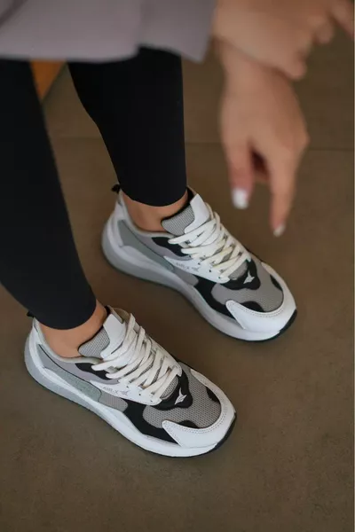 حذاء رياضي نسائي جليدي يومي 