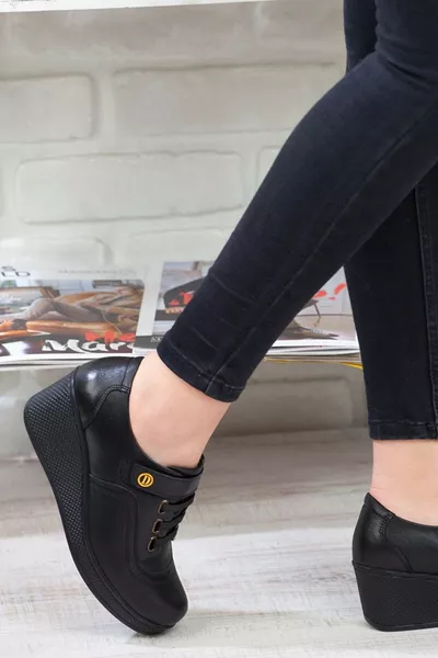 حذاء نسائي يومي أسود من الجلد الطبيعي ومريح للأقدام (اشترِ مقاسًا أكبر بمقاس واحد)