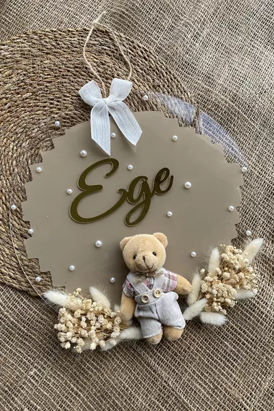 Прозрачно боядисано плексигласово бебешко украшение за врата с мече, надпис, макраме  см