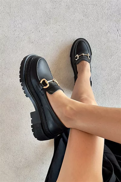 حذاء لوفر نسائي توغا أسود مطفي بمشبك