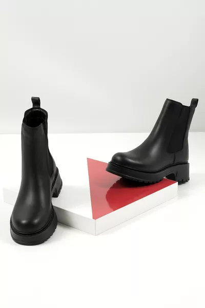 حذاء تشيلسي نسائي بنعل مطاطي من الجلد الطبيعي