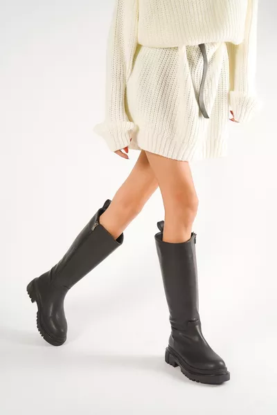 حذاء نسائي يومي جلد أسود من بلانكا