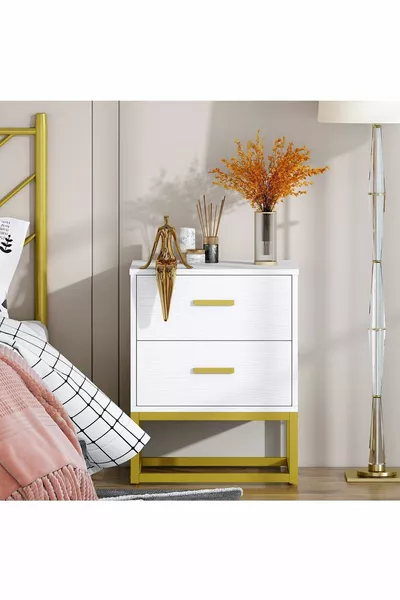 خزانة جانبية بيضاء من لودوفيكا جولد ميتال