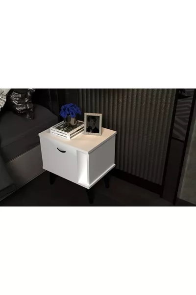 طاولة جانبية بيضاء