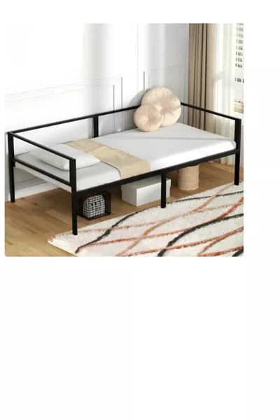 سرير خشب الأرز بالكاميليا السوداء