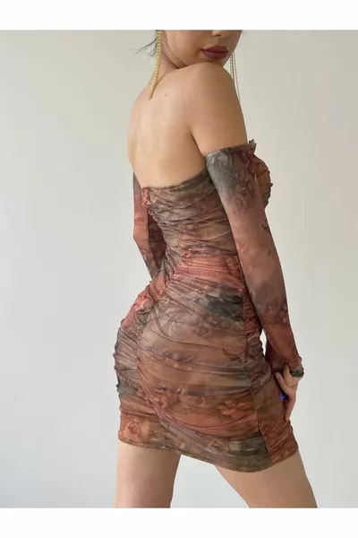 Женское мини-платье с драпировкой из тюля