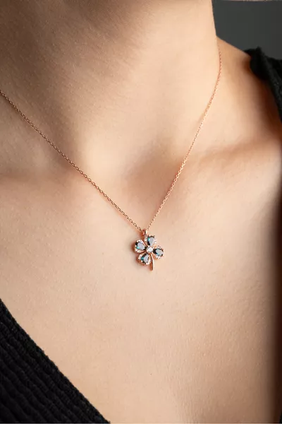 Silver Setting Four-Leaf Clover Necklace with Mystic Topaz Stone