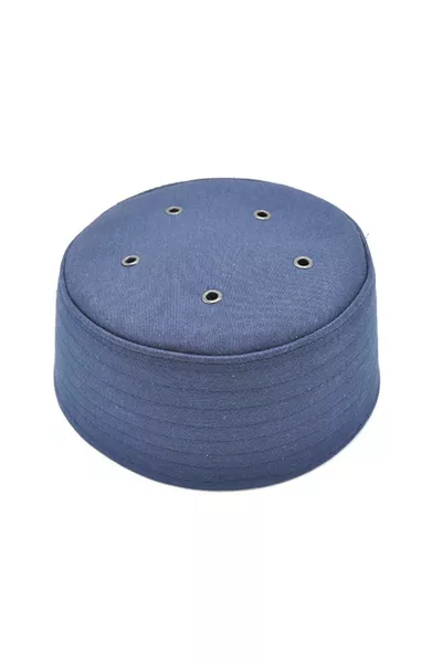 طاقية صلاة بنقوش مثقبة ومثبتة بالمسامير