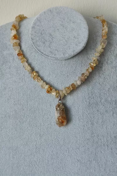 قلادة رأسية من الجمشت الأصفر الطبيعي المعتمد على شكل شظايا