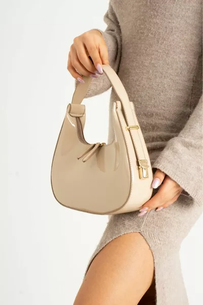 Damen Handtasche aus Lackleder, Cherry Bag, mit Reißverschluss und Riemendetail