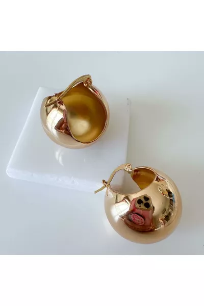 أقراط كبيرة من الصلب على شكل كرة