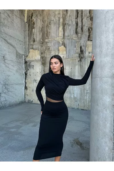 فستان قلم متوسط الطول بأكمام طويلة وياقة عالية مع تفاصيل دانتيل من قماش الساند المرن 