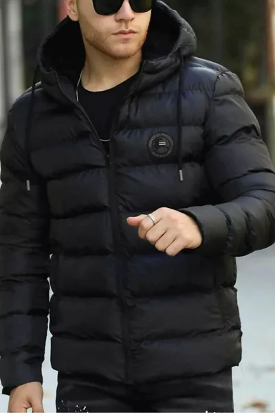 Cappotto sportivo gonfiabile invernale con cappuccio nero e foderata nera, da uomo