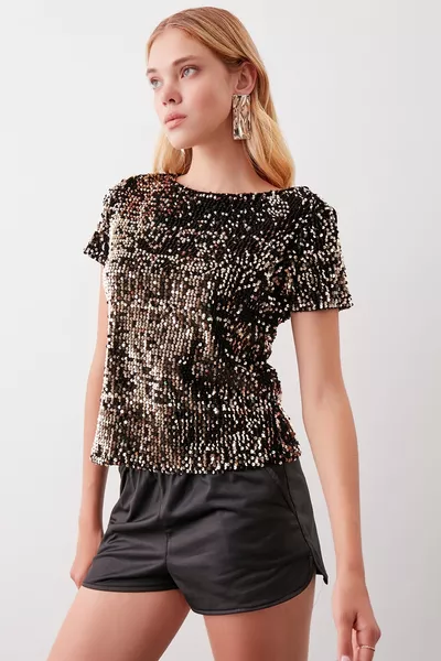 Блуза с къс ръкав и пайети