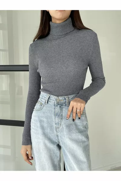 Pull col roulé unisexe gris fumé en coton avec finition grattée, coupe slim