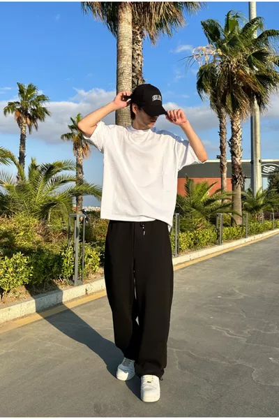 بنطلون رياضي أسود فضفاض بقصة ضيقة عند الكاحل صيفي