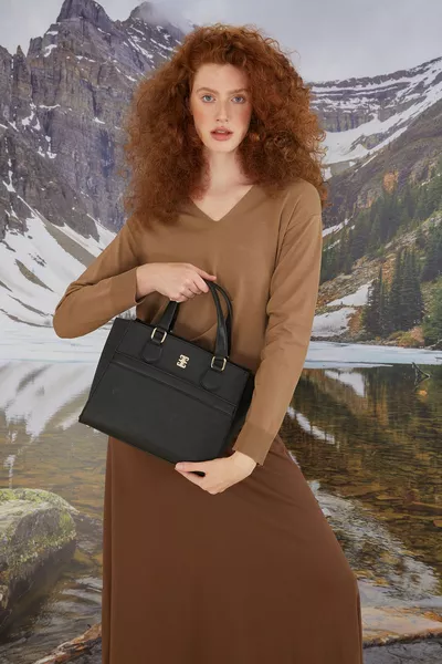 حقيبة كتف نسائية بطبعة سوداء 