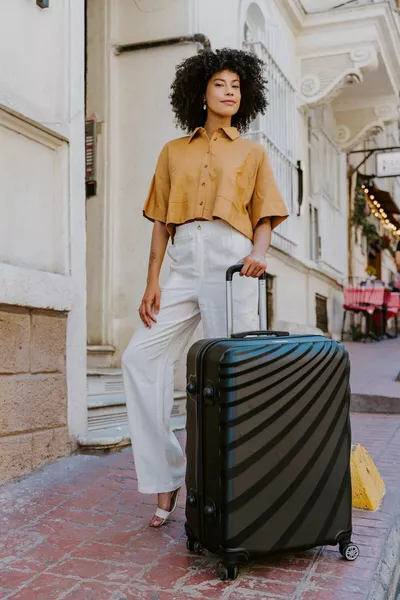 حقيبة سفر كبيرة الحجم  باللون الأسود