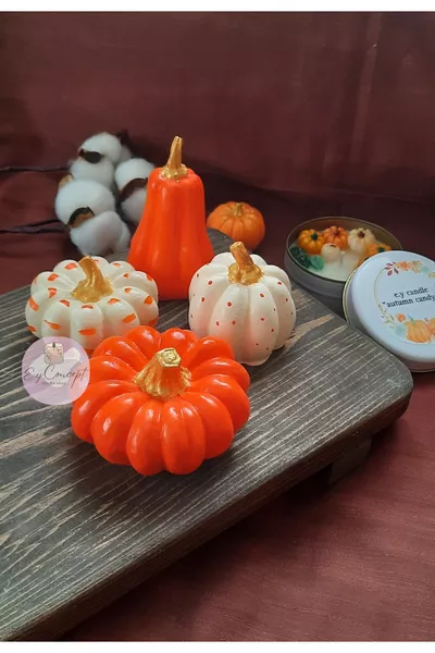 Комплект от 4 декоративни фигури тикви (оранжево, кремаво)