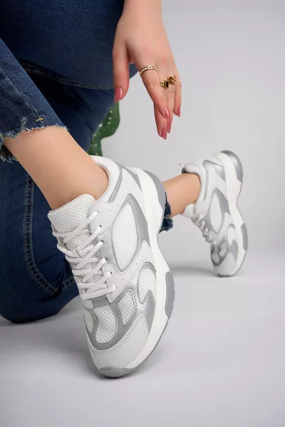 حذاء سنيكر يومي نسائي رمادي