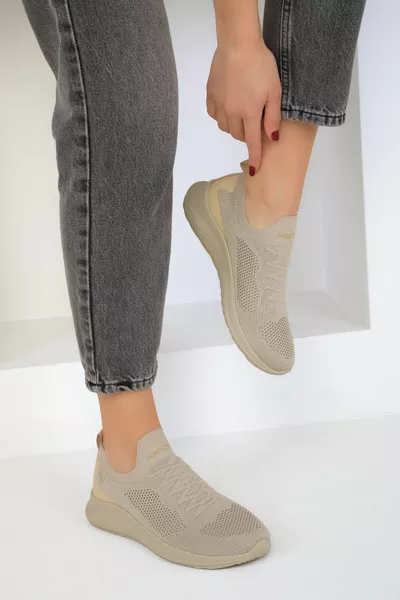 حذاء نسائي رياضي بيج 