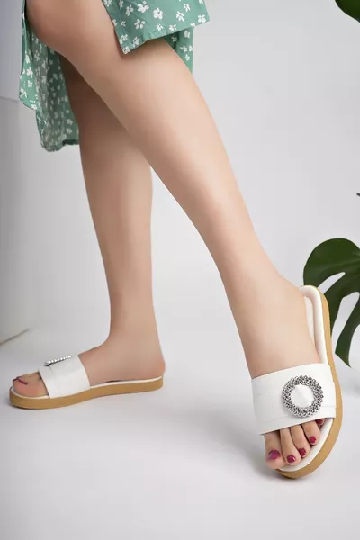 Kadın Günlük Terlik Beyaz Şık Taşlı Tokalı Ev Deniz Plaj Misafir Çeyiz Terliği