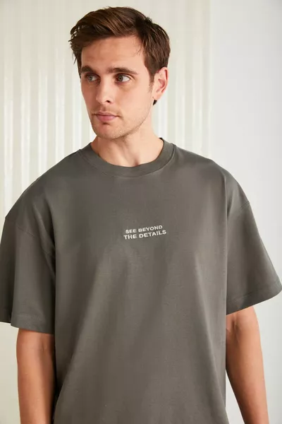 T-shirt grigia da uomo Vıto in cotone % biologico, con ricamo, taglio oversize ampio e maniche corte