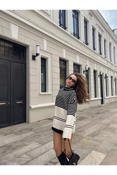 كنزة نسائية مخططة صوفية