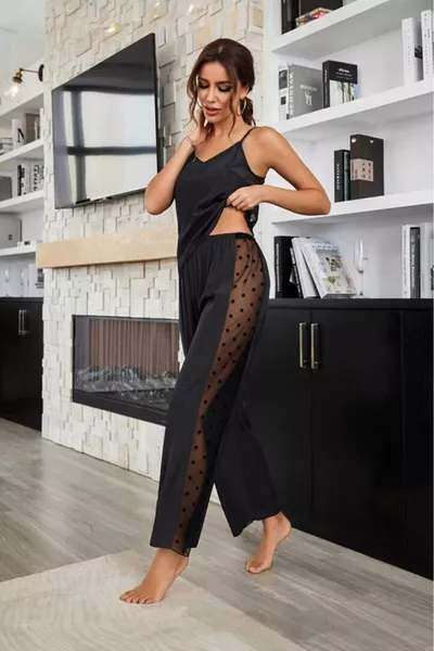 طقم بيجامة بأشرطة مع تفاصيل تول بامبو أيود