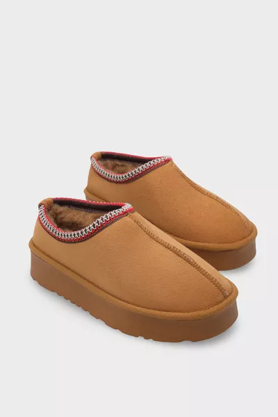 حذاء نسائي مغلق فروي بكعب سميك وطرف دائري من كارول