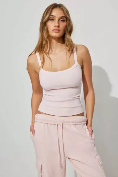 تي شيرت أساسي وردي بقماش محبوك وحمالات 