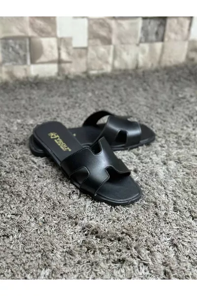 صنادل نسائية صيفية يومية للشاطئ والبحر والصواني ضيوف المنزل باللون الأسود