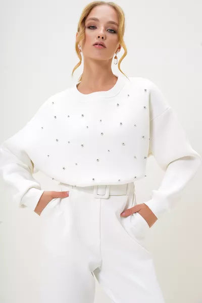 سويت شيرت نسائي بياقة بيضاء مع خرز أمامي وثلاث خيوط مبطنة 