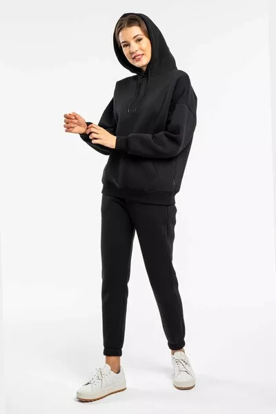 Дамски анцуг с качулка с черен цвят с 2 нишки от руно