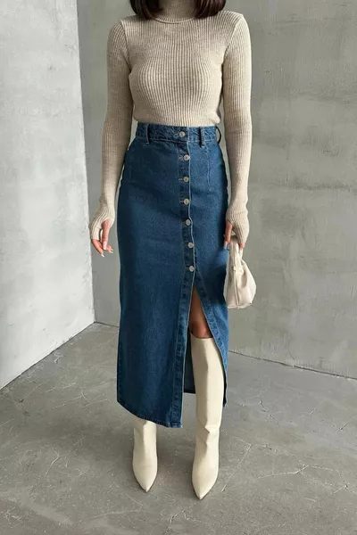 Дамски дълъг тесен син дънков панталон с цепка