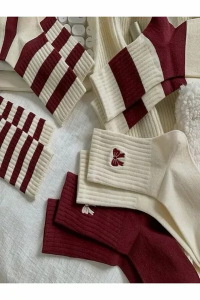 مجموعة جوارب تنس للجنسين اقتصادية مكونة من 5 قطع بنقشة شرائط حمراء وبيضاء