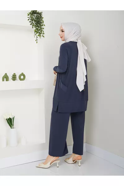 طقم مزدوج رائع بسروال ساندي مع تفاصيل الجيوب