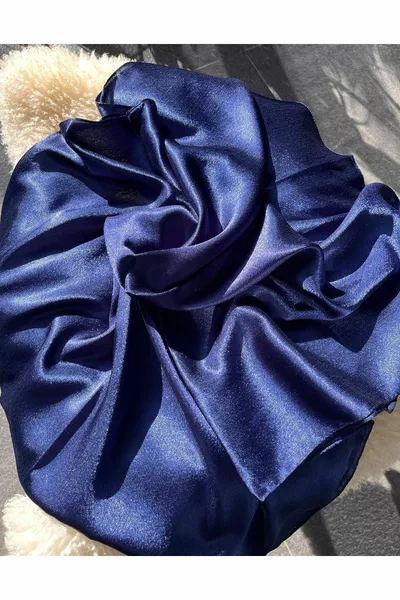 Лъскав сатенен абитуриентски шал с покритие