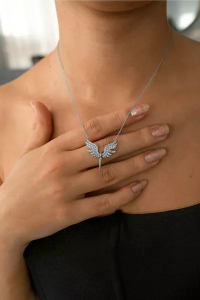 Collier en acier inoxydable avec aile d'ange, quartz en zircon et figure de l'ange Michael en argent, ne ternit pas