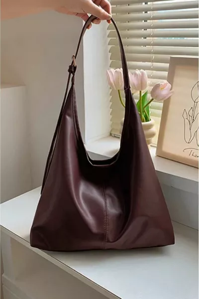 Borsa a tracolla da donna con chiusura a scatto bordeaux e fodera