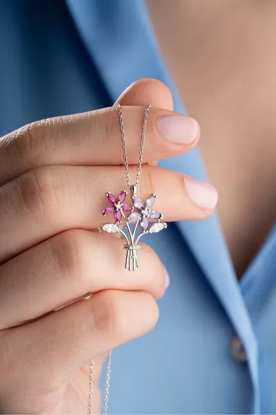  Ayar Gümüş Rodyum Kaplama Kamelya Çiçeği Buketi Kolye